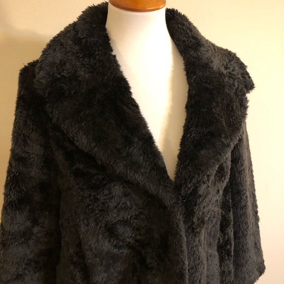 White House Black Market Cropped Faux Fur Coat - Picture 2 of 8